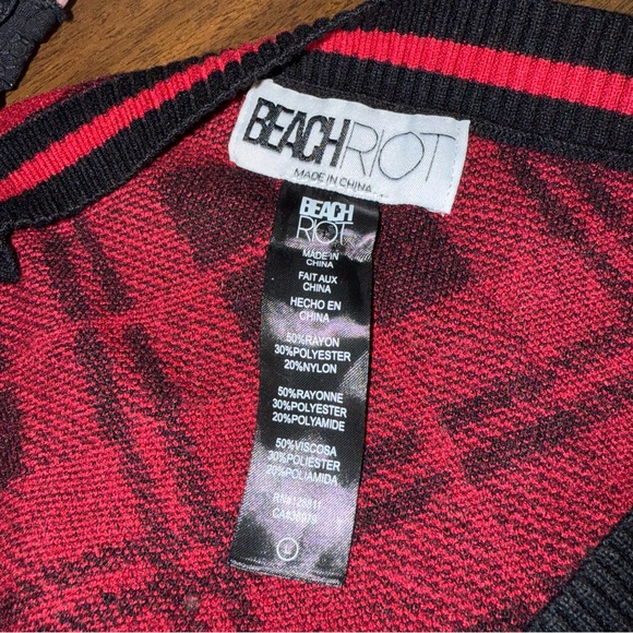 Beach Riot Women's Large Red & Black Plaid V-Neck Sweater. Large - Picture 6 of 7